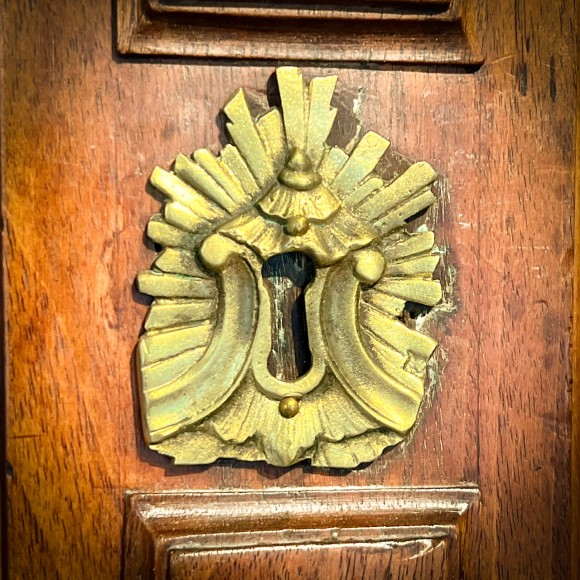 Rare Buffet deux corps noyer Alsace XVIII ème – Image 3