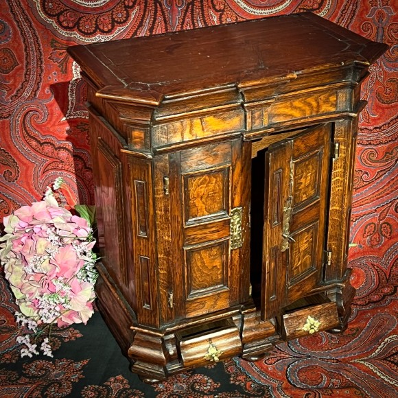 Armoire en diminutif dite de maîtrise 18 ème – Image 3