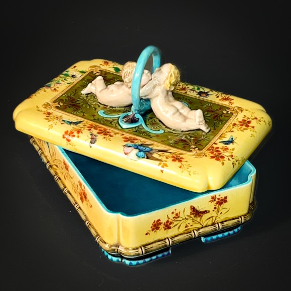 Coffret aux Puttis Céramique signée Théodore Deck – Image 2