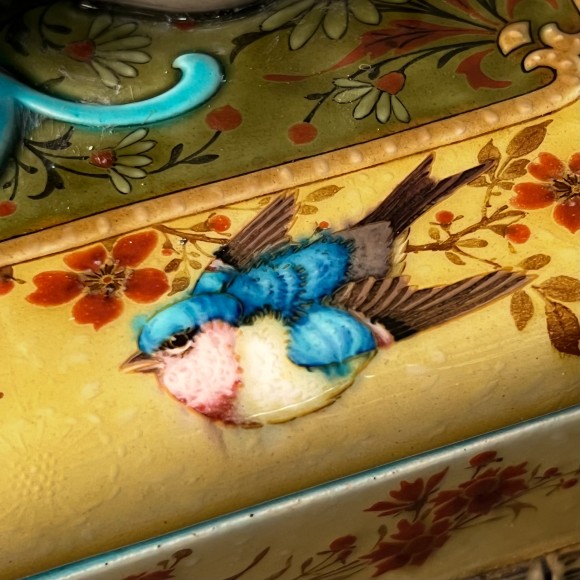 Coffret aux Puttis Céramique signée Théodore Deck – Image 3