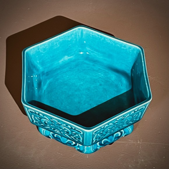 Coupe hexagonale signée Théodore Deck – Image 2