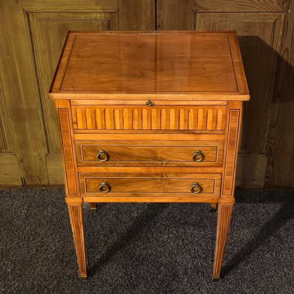 Petite commode ecritoire Marqueterie de noyer XVII – Image 5
