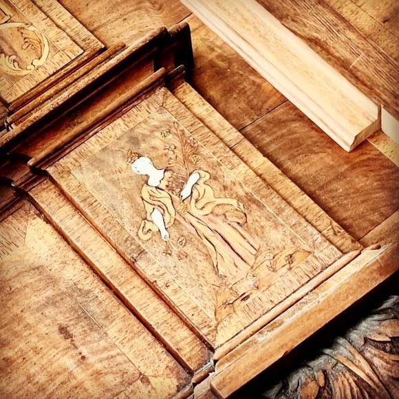 Restauration armoire marquetée Alsace 18 ème – Image 2