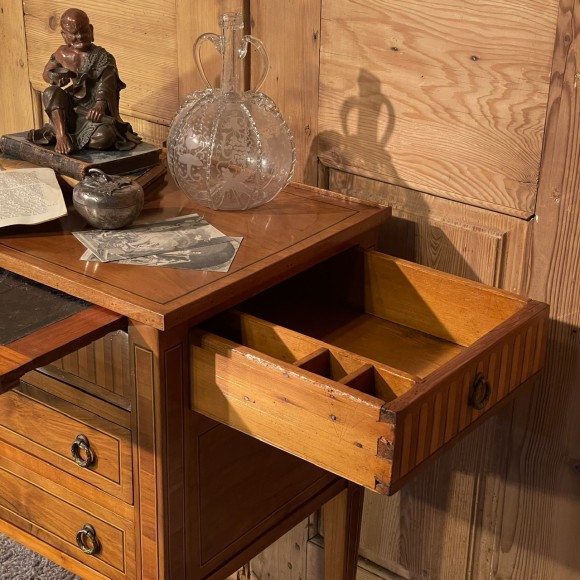 Petite commode ecritoire Marqueterie de noyer XVII – Image 4