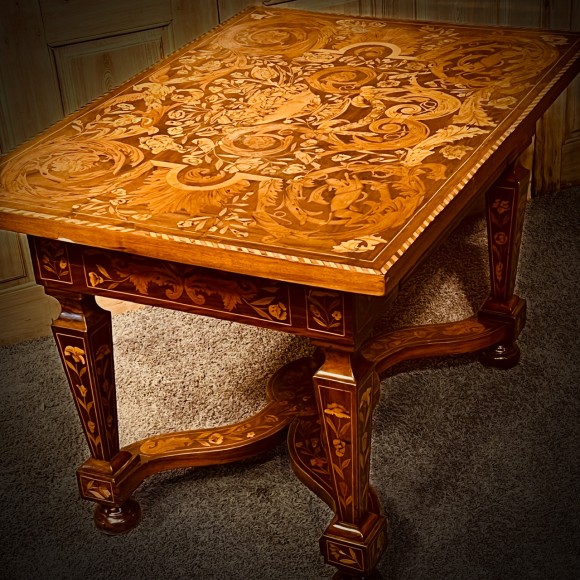 Table D’apparat Marqueterie Fleurs, Oiseaux, Chien – Image 3