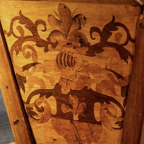 Berceau Marqueté Fleurs Et Armoiries 18 ème – Image 2