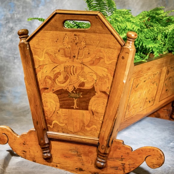 Berceau Marqueté Fleurs Et Armoiries 18 ème – Image 4