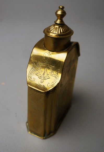 Flacon en laiton gravé – Image 4