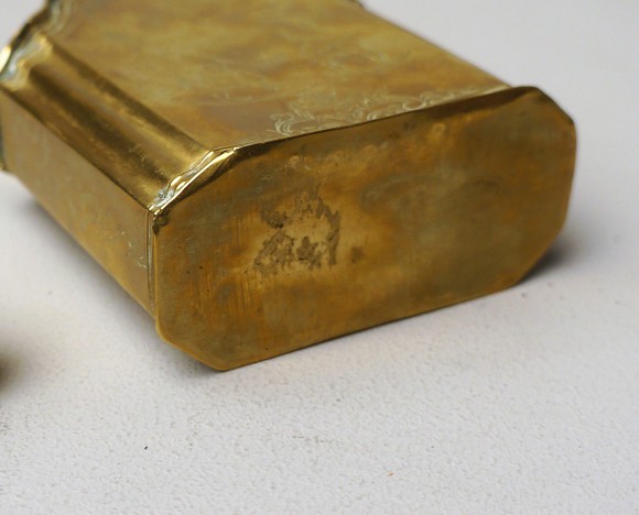 Flacon en laiton gravé – Image 3