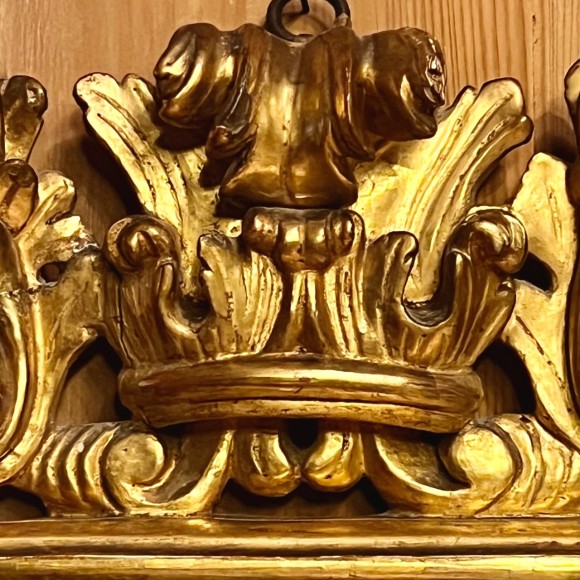 Miroir bois doré sculpté coquilles et rinceaux XVI – Image 4