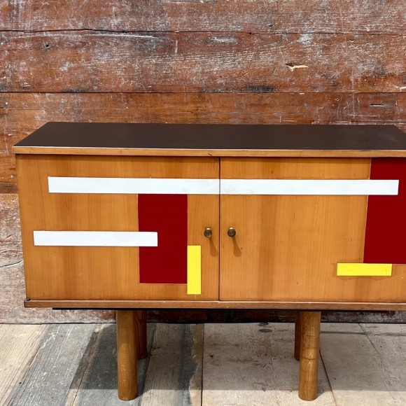 Buffet vintage bois clair et insertions de strati – Image 2