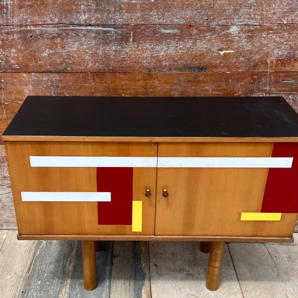 Buffet vintage bois clair et insertions de strati – Image 4