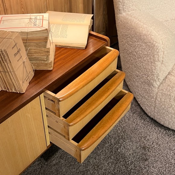 Commode basse vintage 2 tonalités de bois – Image 3