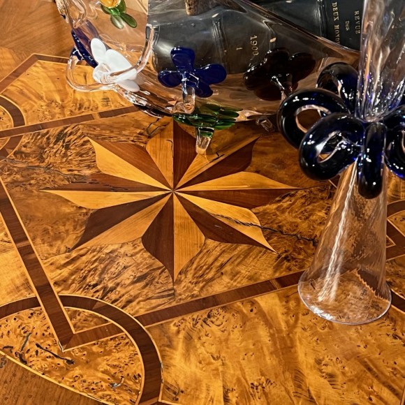 Commode Galbée Marquetée Décor d’Entrelacs 18 ème – Image 8