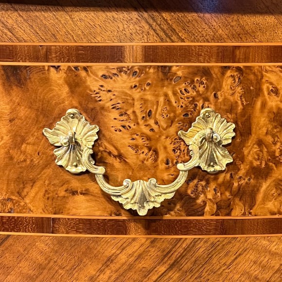 Commode Galbée Marquetée Décor d’Entrelacs 18 ème – Image 7