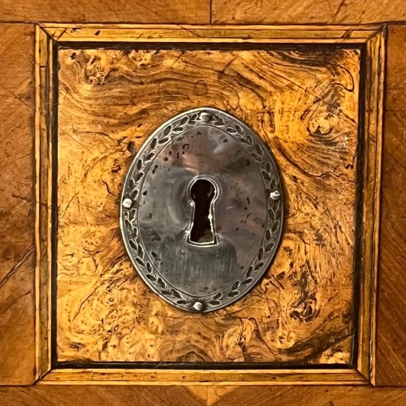 Commode marquetée Louis XVI Alsace – Image 3
