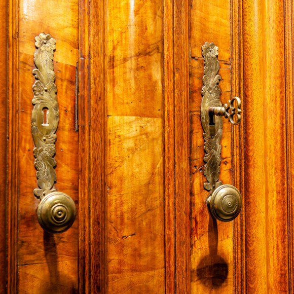 Armoire Alsacienne à Coussins – Image 2