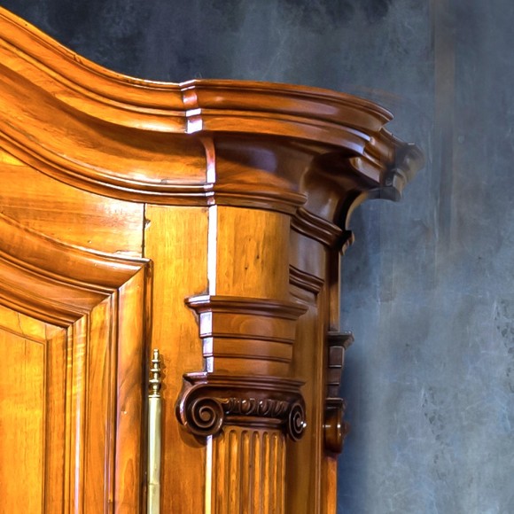 Armoire Strasbourg noyer XVIII ème galbée – Image 5