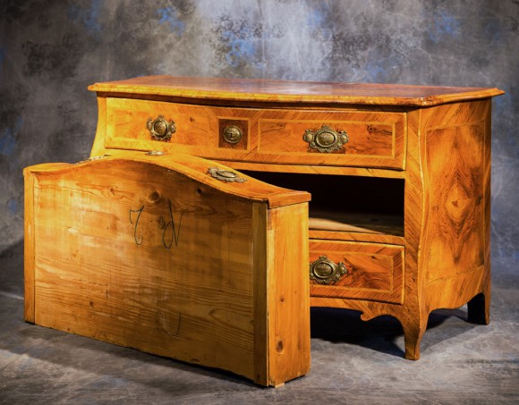 Commode Galbée Toutes Faces Noyer 18 ème – Image 2