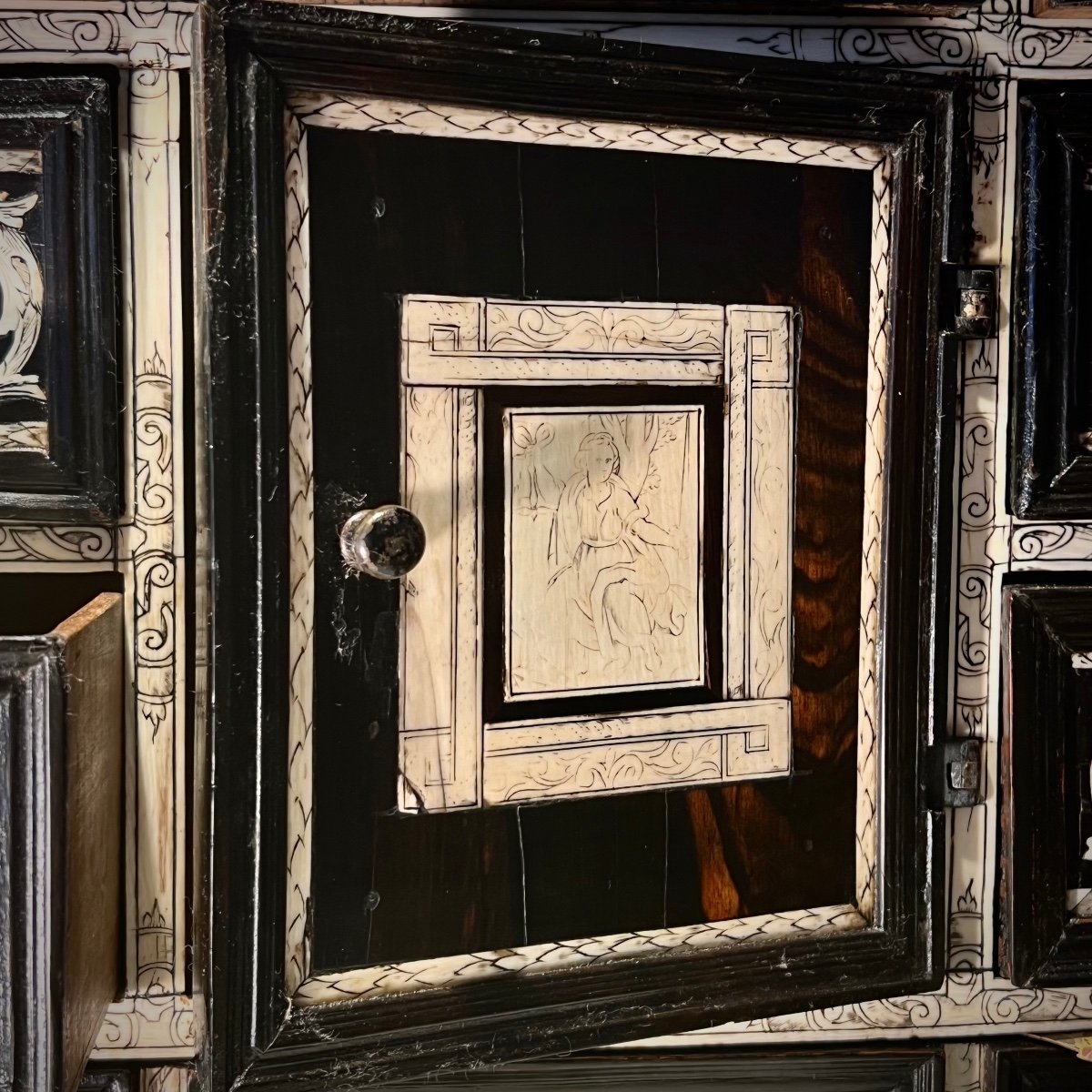 Cabinet Marqueté D’ébène XVII ème – Image 9