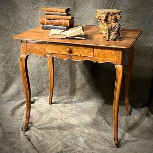 Table D’appoint Noyer XVIII Eme