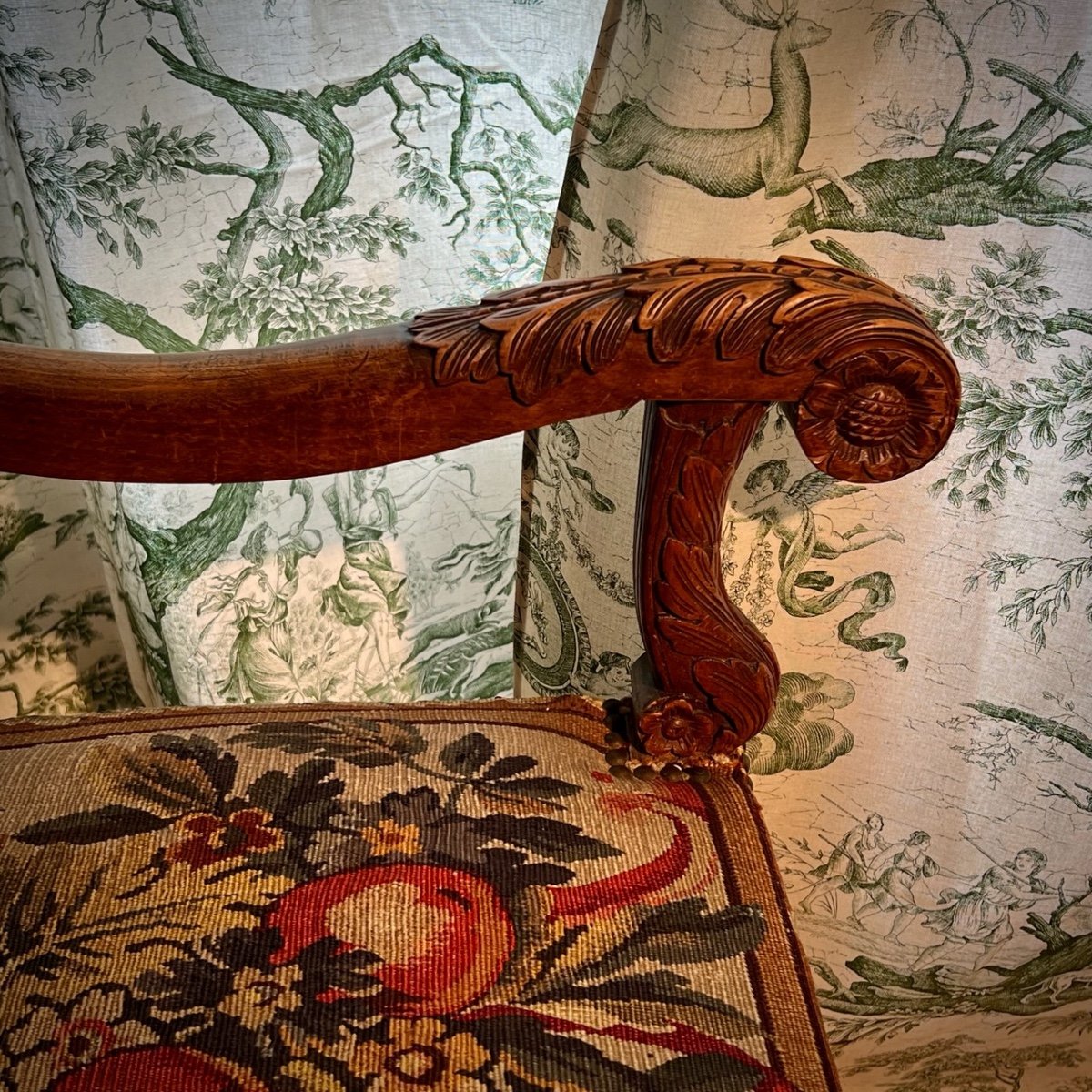 Fauteuil Louis XIII Tapisserie Au Paon Et à La Corbeille De Fleurs – Image 3
