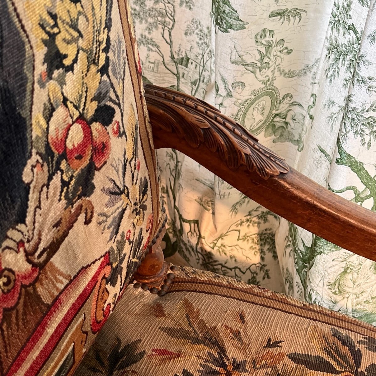 Fauteuil Louis XIII Tapisserie Au Paon Et à La Corbeille De Fleurs – Image 4