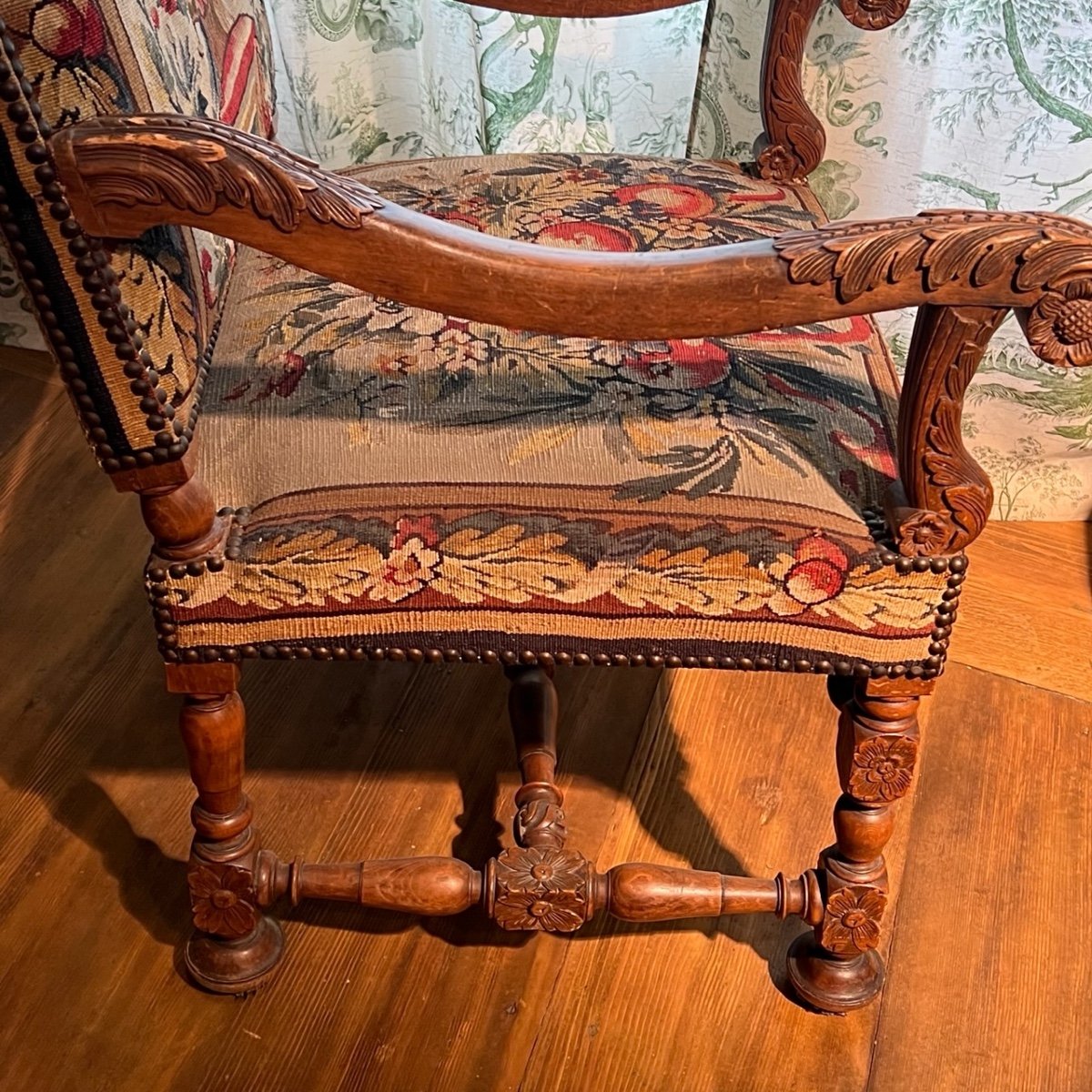 Fauteuil Louis XIII Tapisserie Au Paon Et à La Corbeille De Fleurs – Image 5