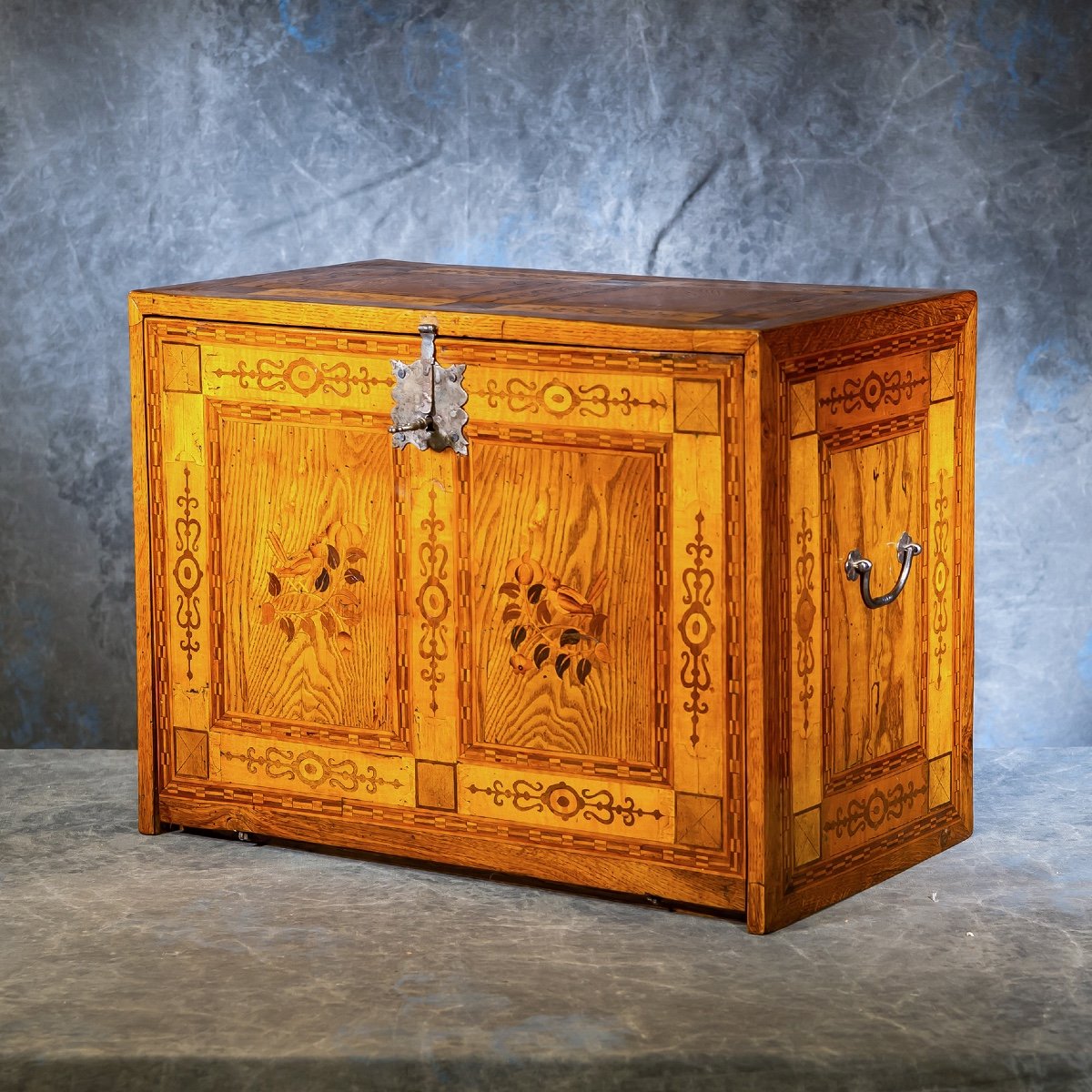 Cabinet XVII ème Décor Marqueté Fleurs, Oiseaux, Musique Et Architectures. – Image 4