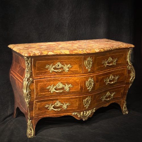 Commode XVIIIème Estampillée Marquetée Galbée Toutes Faces