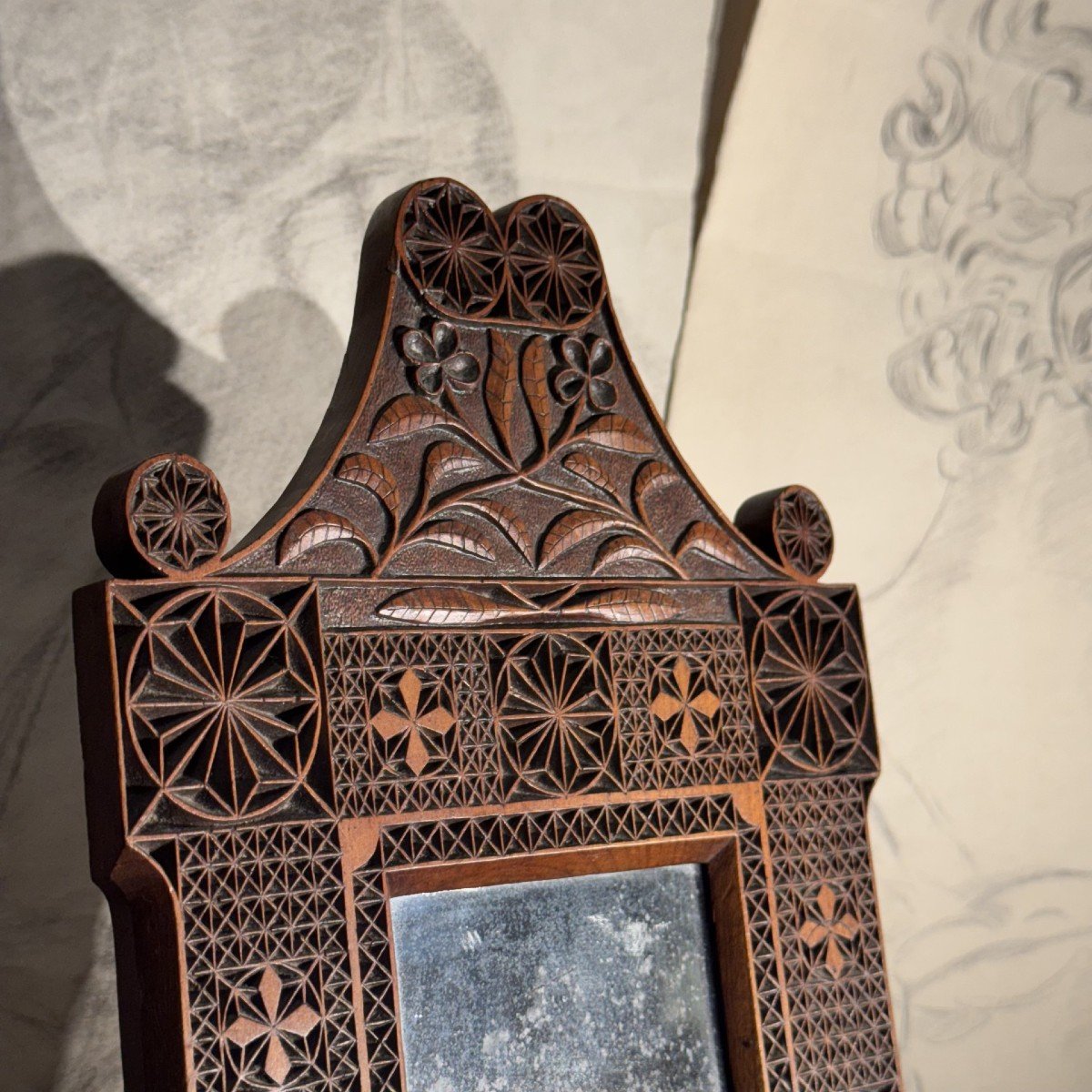 Miroir à chevalet art populaire fruitier sculpté XIXème – Image 3