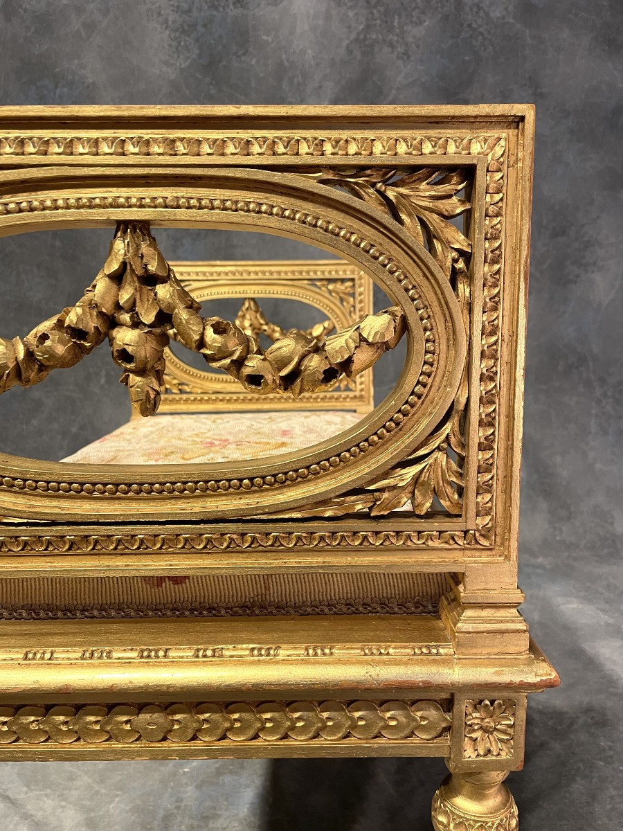 Petite banquette en bois doré sculpté époque 1900 Tapissée. – Image 3