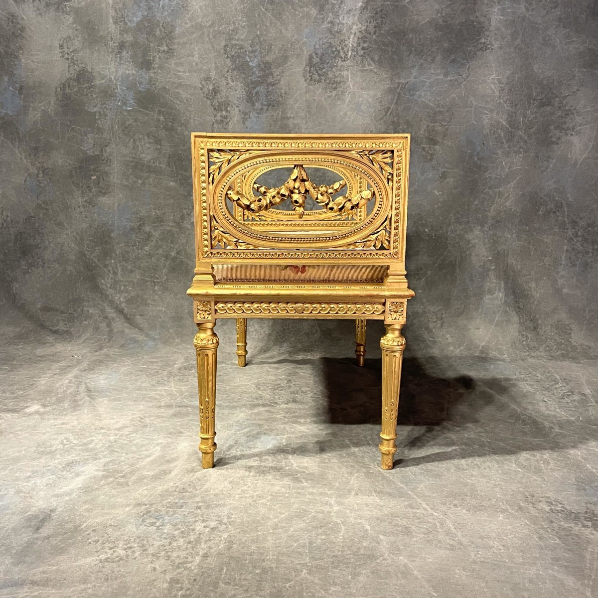 Petite banquette en bois doré sculpté époque 1900 Tapissée. – Image 4