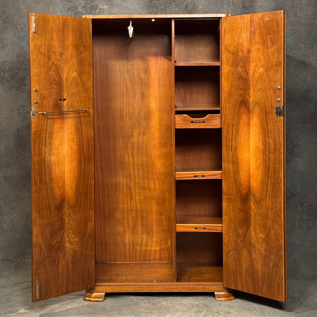 Petite Armoire d’Officier Art Déco – Image 2