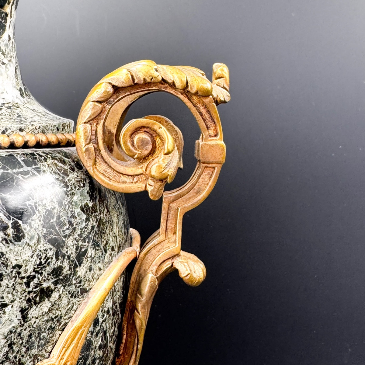 Paire de cassolettes vases bronze et marbre vert – Image 3