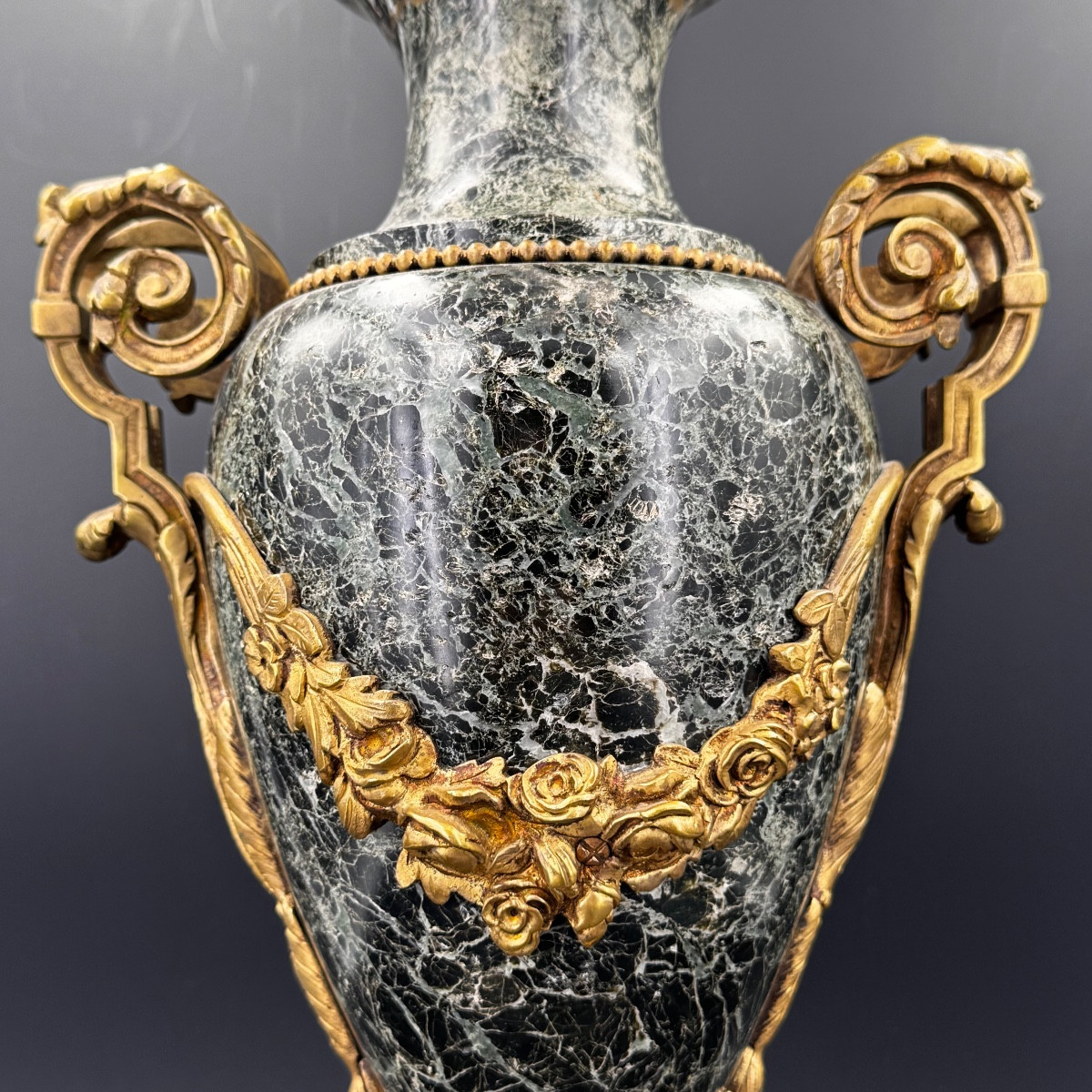Paire de cassolettes vases bronze et marbre vert – Image 4