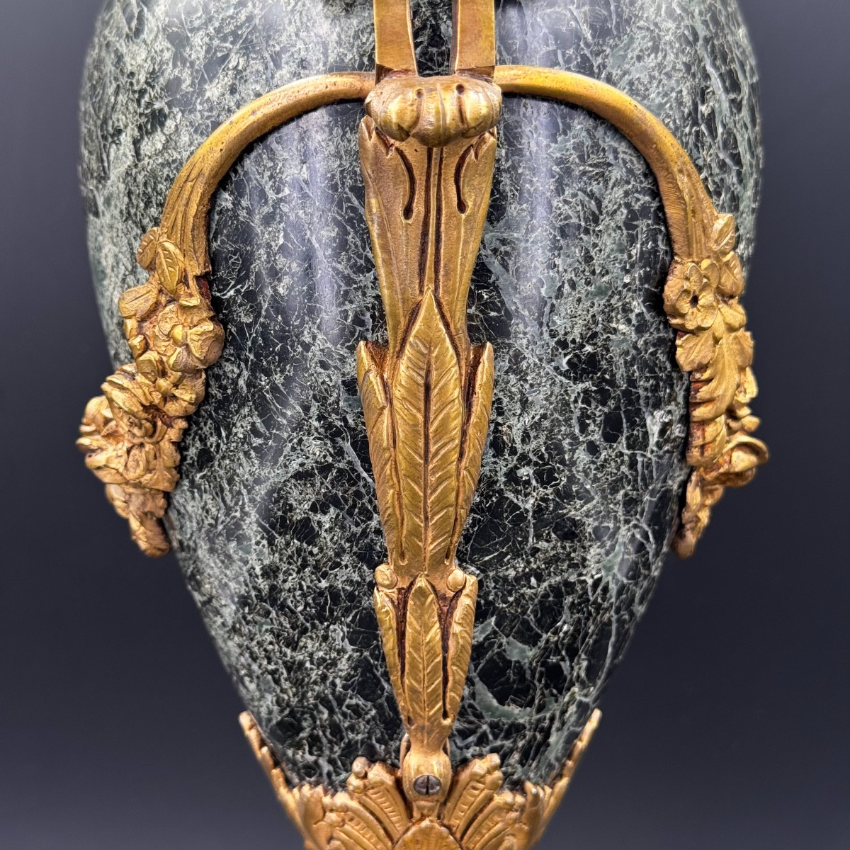 Paire de cassolettes vases bronze et marbre vert – Image 11