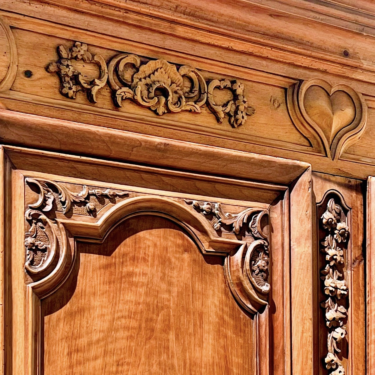 Armoire 18 ème Noyer Lyon – Image 4