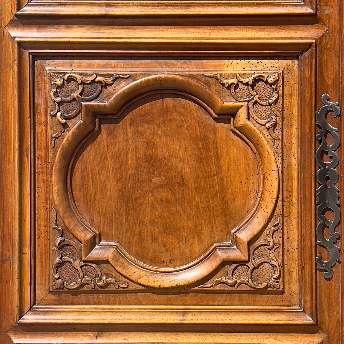 Armoire 18 ème Noyer Lyon – Image 5