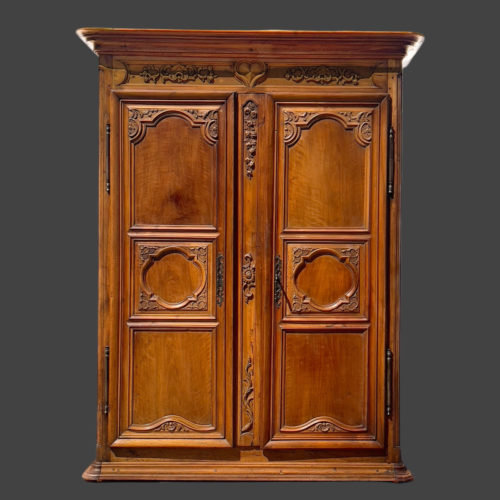 1558609-main-683c60c257930 Armoire 18 ème Noyer Lyon