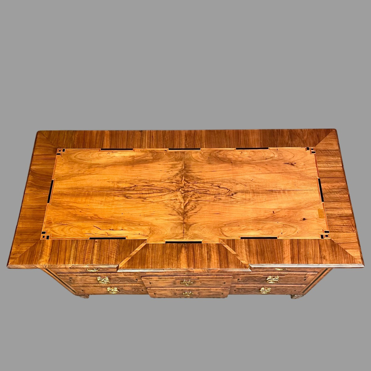 Commode Louis XVI époque XVIIIème marquetée, noyer et fruitiers Région Alsace, dessus bois – Image 2