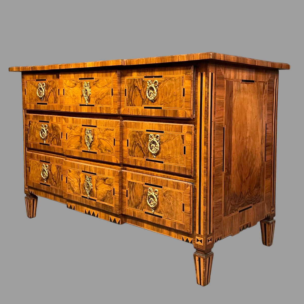 Commode Louis XVI époque XVIIIème marquetée, noyer et fruitiers Région Alsace, dessus bois – Image 3