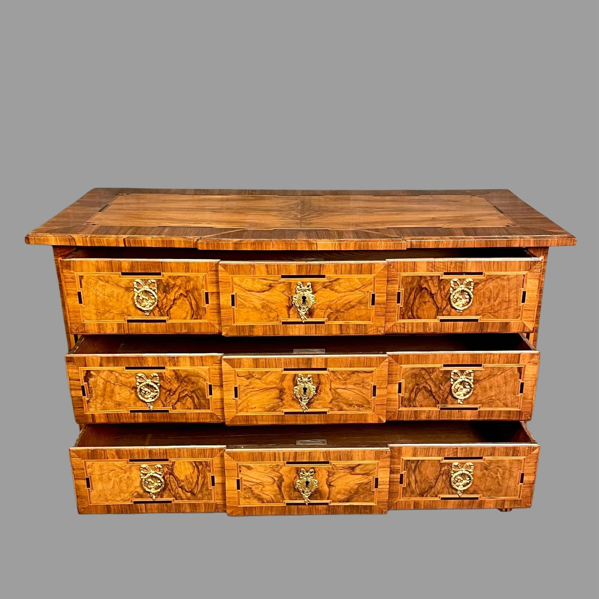 Commode Louis XVI époque XVIIIème marquetée, noyer et fruitiers Région Alsace, dessus bois – Image 6