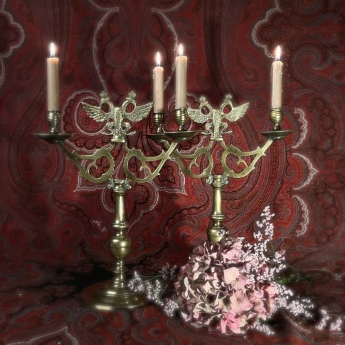 paire de chandeliers XIXème en bronze à deux branches décor têtes d'aigles bicéphales