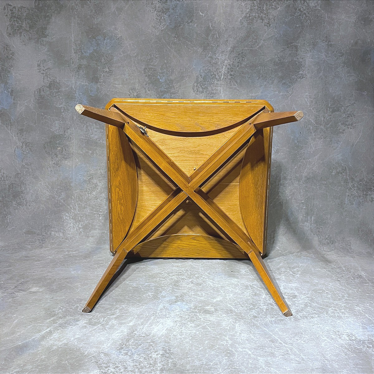 Ensemble table "marguerite" et chaises de Marcel Gascoin – Image 3