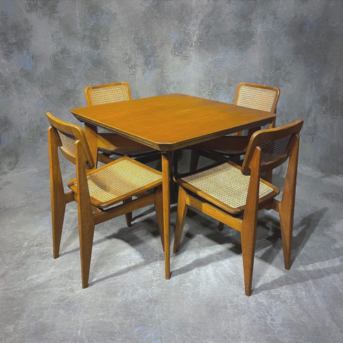 Ensemble table "marguerite" et chaises de Marcel Gascoin