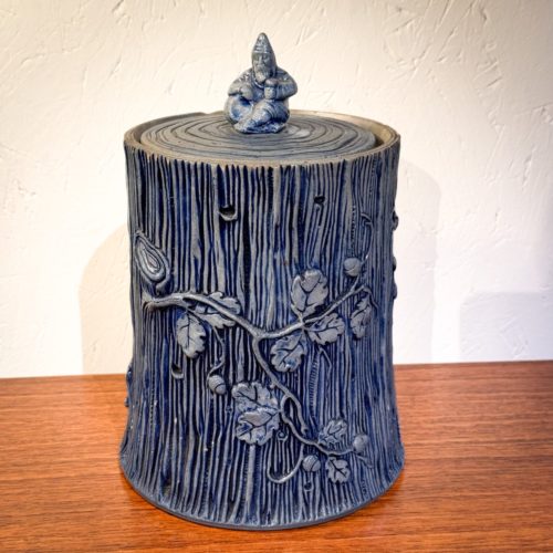 Pot à tabac décor naturaliste tronc de chêne et gnome grès gris bleu