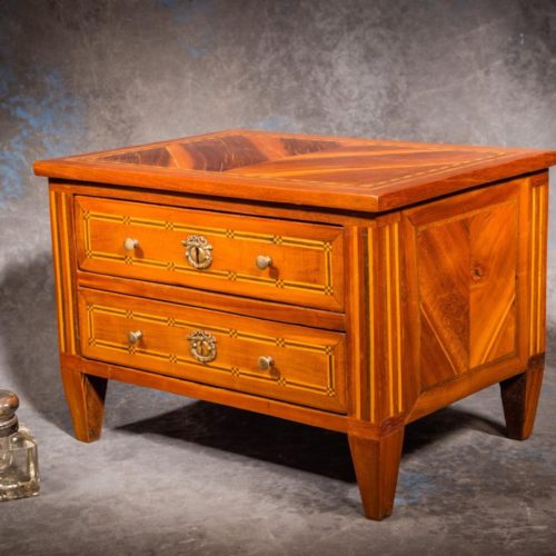 Commode Miniature Dite De Maîtrise