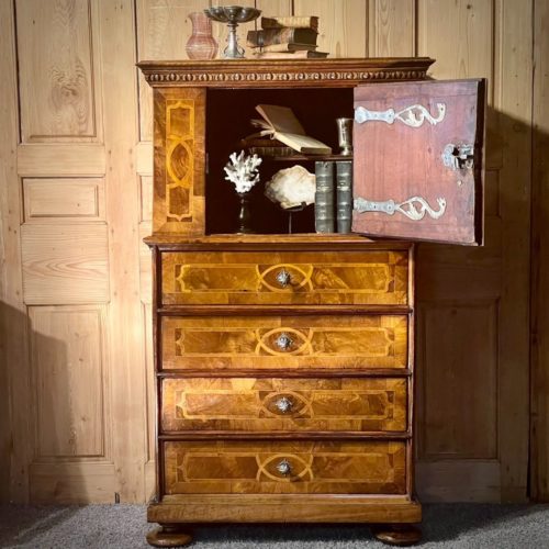 Cabinet De Naissance 18 ème Noyer Marqueté