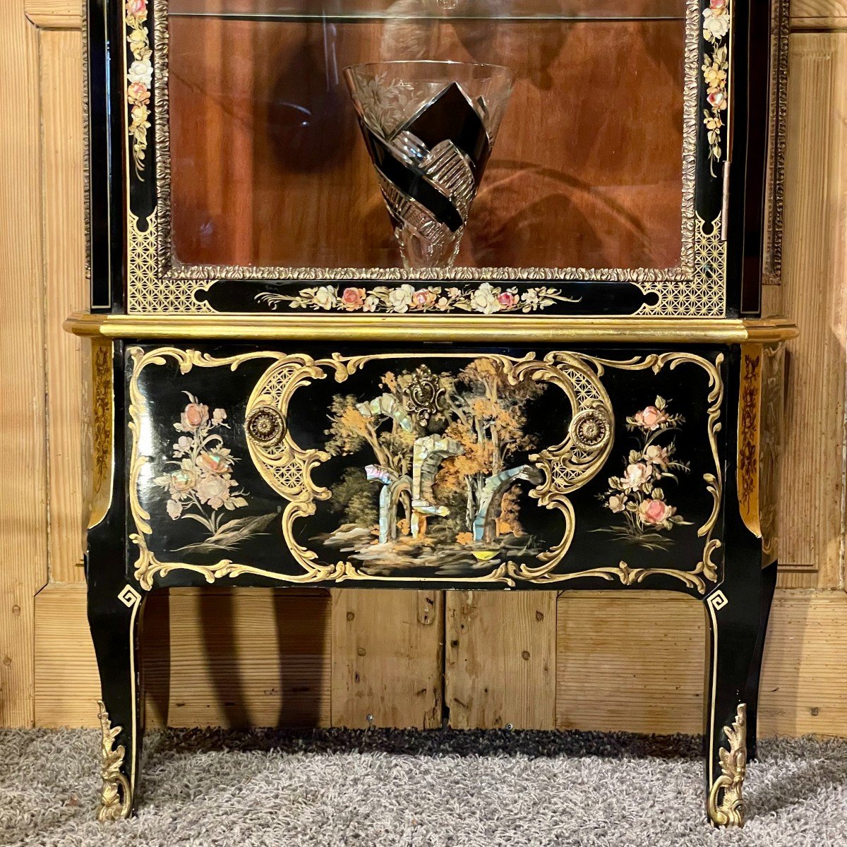 vitrine laquée 20ème décor japonisant avec nacre – Image 2